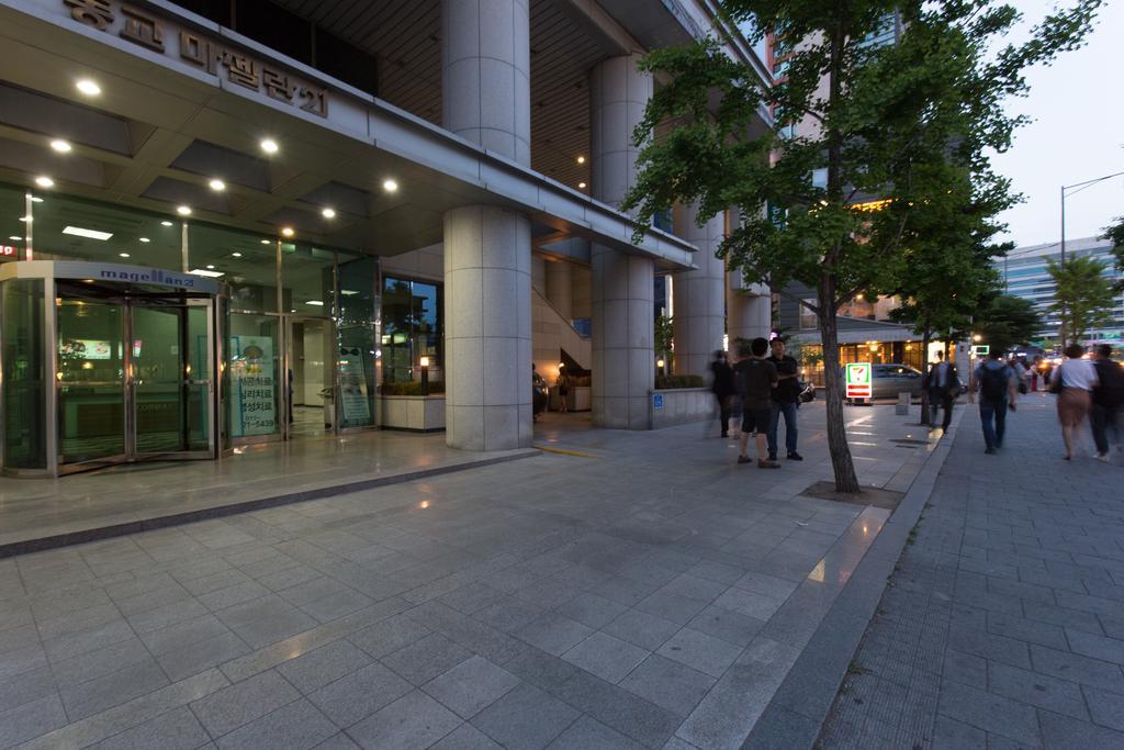 Hong Apartment