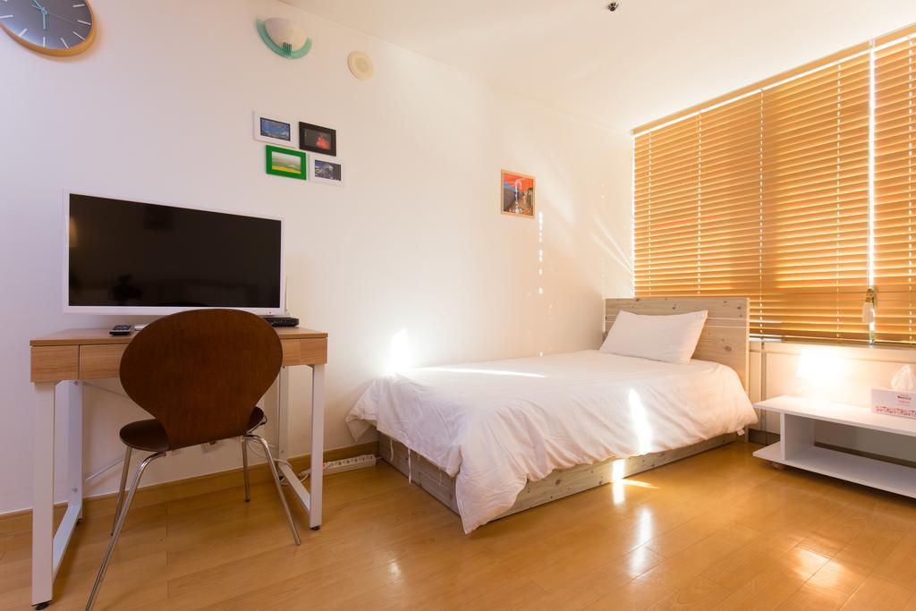 Hong Apartment