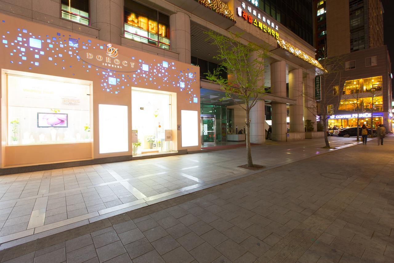 Hong * Seoul