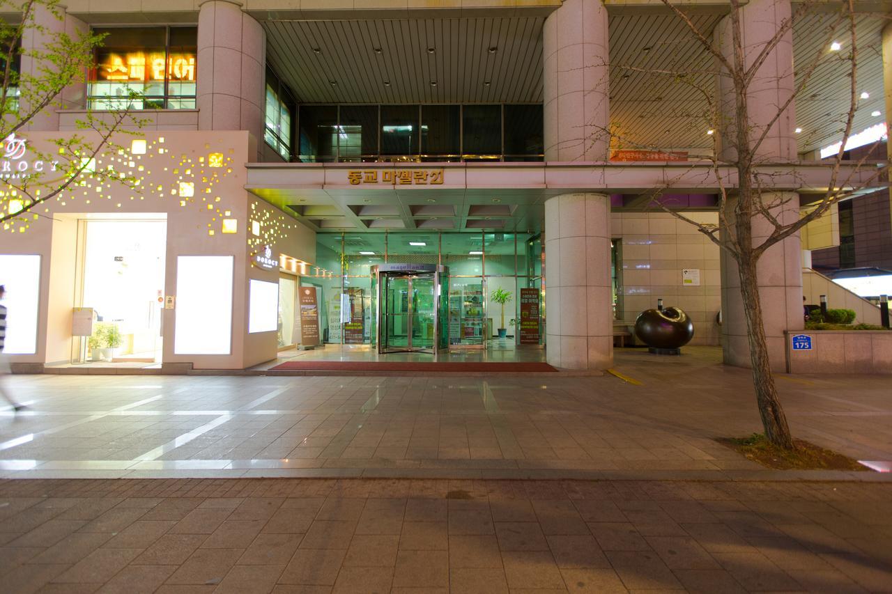 Hong *